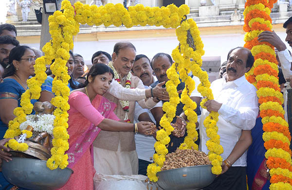 ಕಡಲೇ ಕಾಯಿ ಬಳಸಿ ಬಡಜನರಿಗೆ ಬೆನ್ನೆಲುಬಾಗಿ ನಿಲ್ಲಿ: ಕೇಂದ್ರ ಸಚಿವ ಅನಂತಕುಮಾರ್